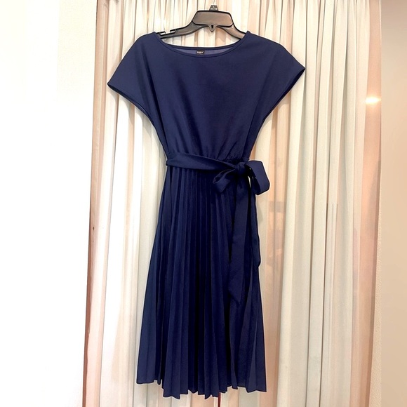 Navy blue Pleated hem self belted dress  -Great for evening and work. New - Picture 3 of 3